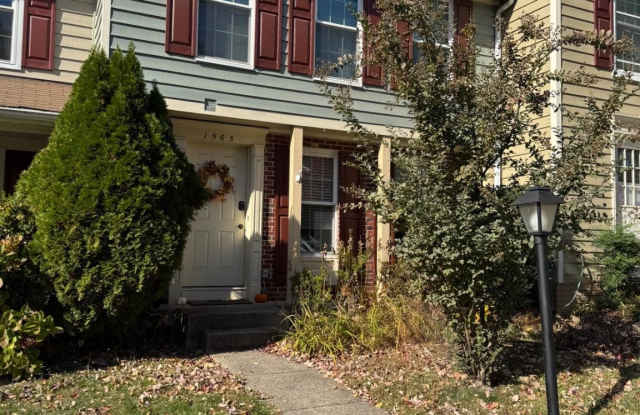 1565 AUTUMN RIDGE Circle - 1565 Autumn Ridge Circle, Reston, VA 20194