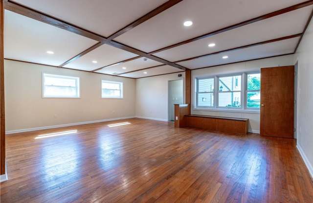 6350 Robin Lane Gallery 4