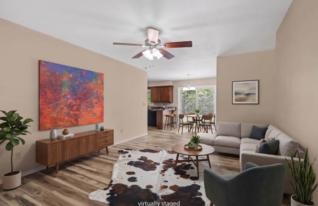 Adorable 3 bed, 1.5 bath in Yukon Gallery 3