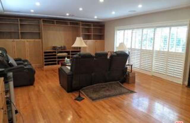 7720 Cowan Avenue photos photos