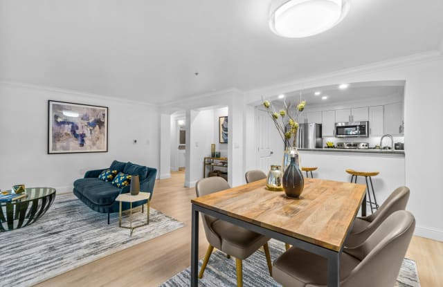 VILLAGGIO ON YARROW BAY Gallery 2