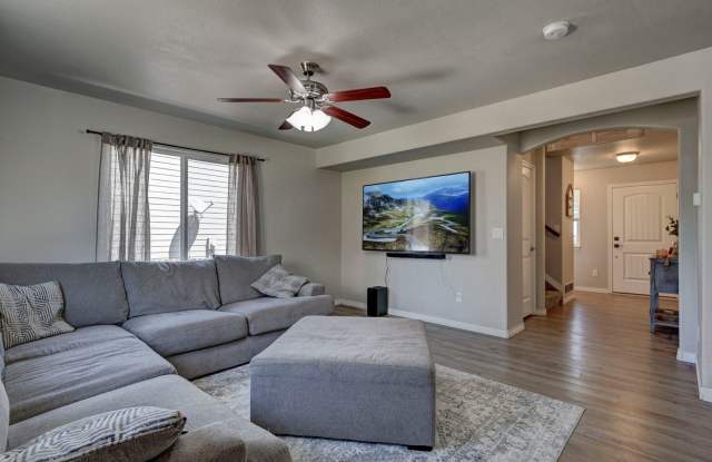 FANTASTIC 3 BEDROOM 3 BATHROOM LOCATED IN MESA RIDGE!!! Gallery 3