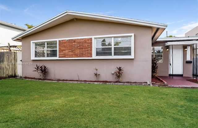 16975 NE 21st Ave photos photos