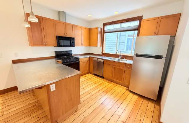 Charming Home in Leschi! Gallery 4