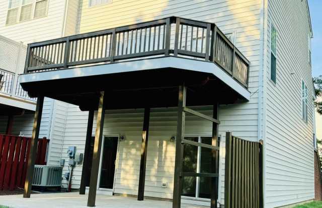 22551 MAISON CARREE SQUARE Gallery 3