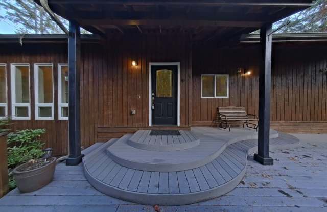 Huge 5 Bedroom Cabin-Style Home on 2+ Wooded Acres ~ Pet Friendly! photos photos