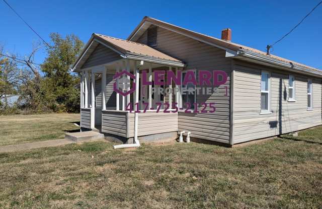 Charming 3 Bedroom House! - 403 West Colgate Street, Bolivar, MO 65613