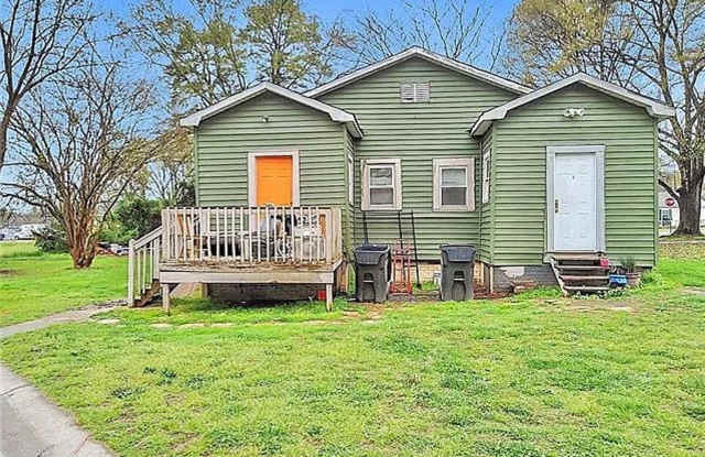 Room in 3 Bedroom Home at Centre St Gallery 4