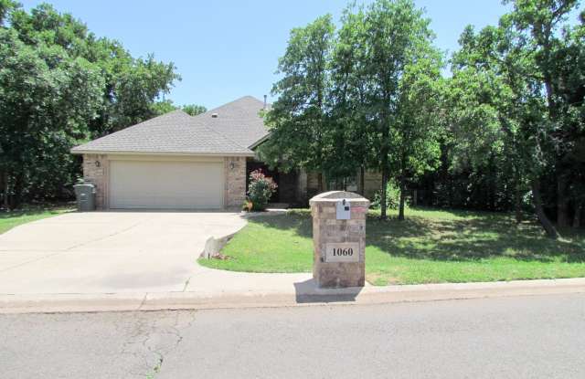 3 bd/2 ba on Half acre - Edmond Schools photos photos