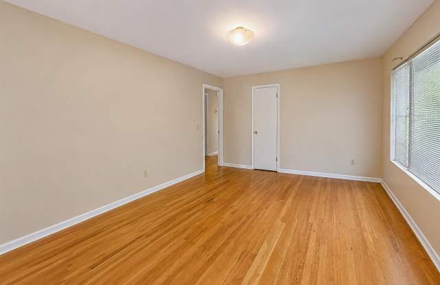 514 Ferry Street Gallery 4