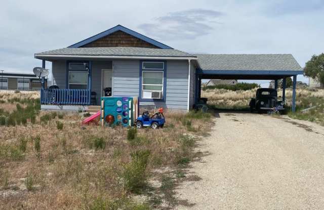 282 Country Club Pkwy - 282 Country Club Parkway, Spring Creek, NV 89815