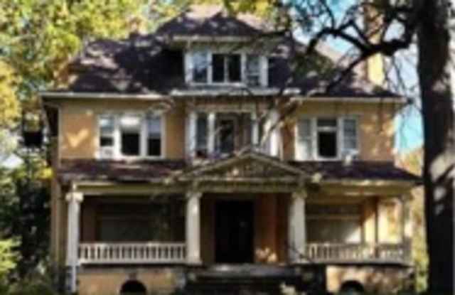 252 Broadway - 2 photos photos