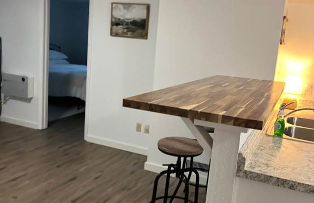 2 Bed 1 Bath furnished Gallery 4