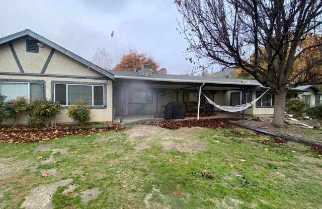 Lake Hughes Gated 3 bedroom Gallery 4