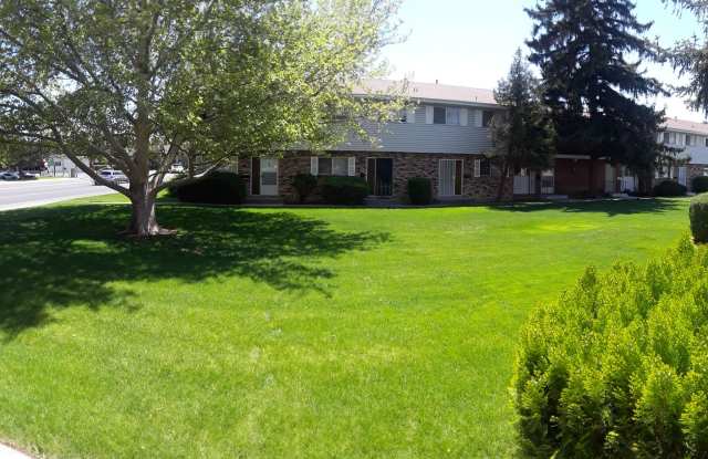 Central and updated 3 bedroom 1.5 bath townhome Gallery 4