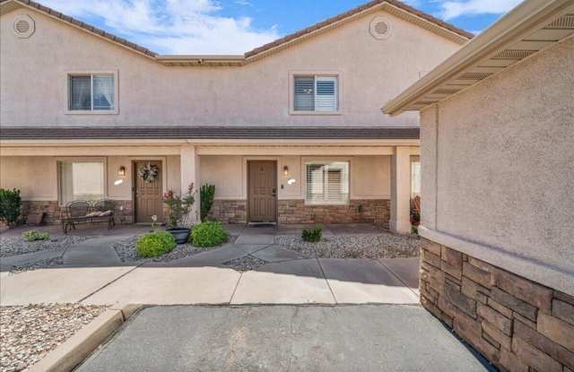 Great location 3 bed, 2.5 bath, 1 car garage townhome in the Dino Tracks area. photos photos