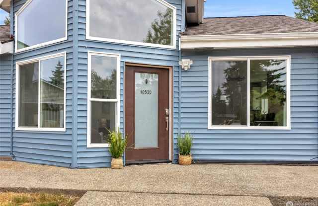 Rare Rose Hill Rambler with Expansive Lot Gallery 3