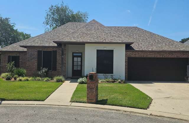 Charming 3BR House in Youngsville - 112 Hampshire Street, Youngsville, LA 70592