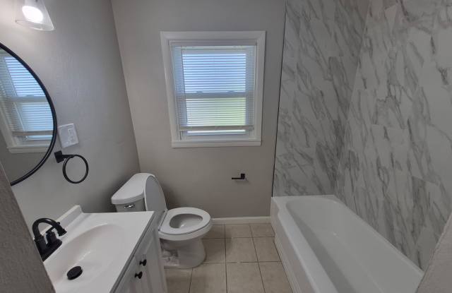 831 Loekes Dr Gallery 4