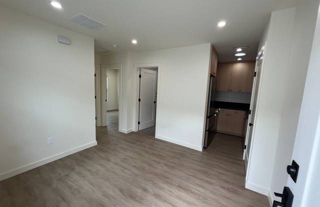 Newly Remodeled 2 Bed 1 Bath Unit in PB Gallery 4
