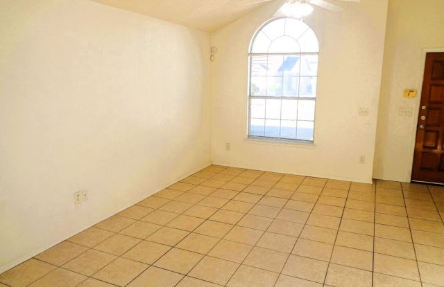 Welcome To This Charming Single Level Home With Evaporative Air Located In Quiet Eastside Neighborhood Gallery 3