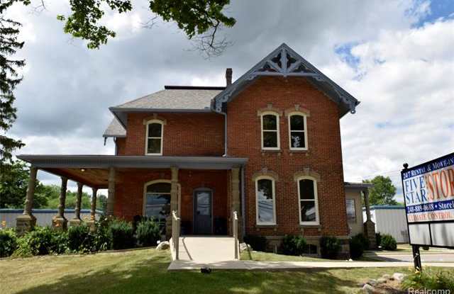 1555 N Milford Road Gallery 2