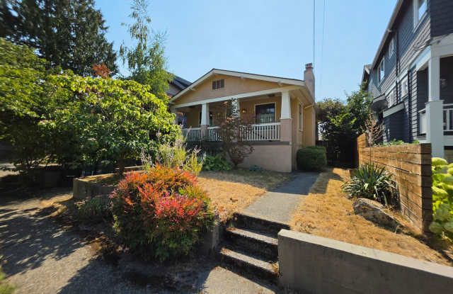 Cute Spanish Style Bungalow Close to Shopping and the Light Rail photos photos