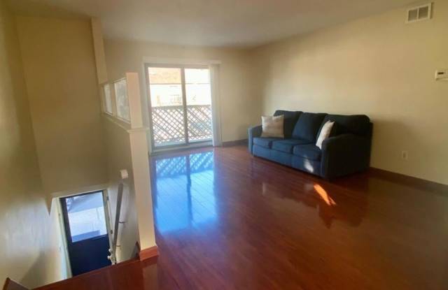 4219 Amboy Rd Apt 4A Gallery 2