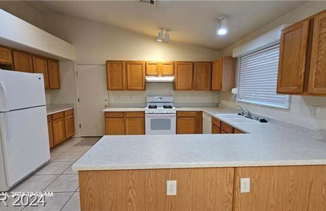AVAILABLE 7/15 photos photos