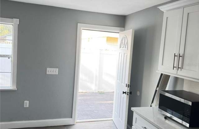 3422 JON JON Drive Gallery 2