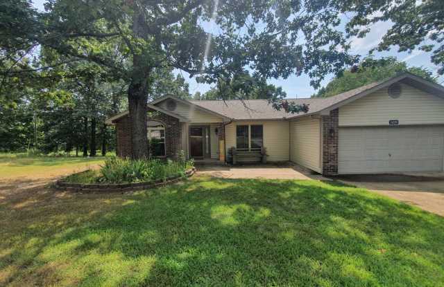 Home close to post - 14220 Howard Lane, Pulaski County, MO 65459