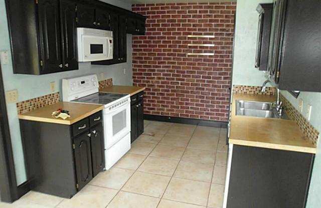 8480 Christie Drive Gallery 2