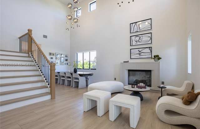 10910 Moore Dr Gallery 4
