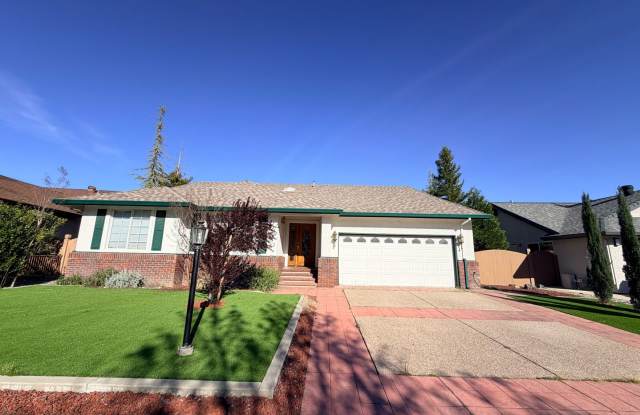 Beautiful Lakefront Home in the Vineyard! 55+ community photos photos