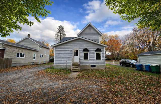 Beautiful 3-Bedroom, 2-Bath Home in the Heart of Painesville photos photos