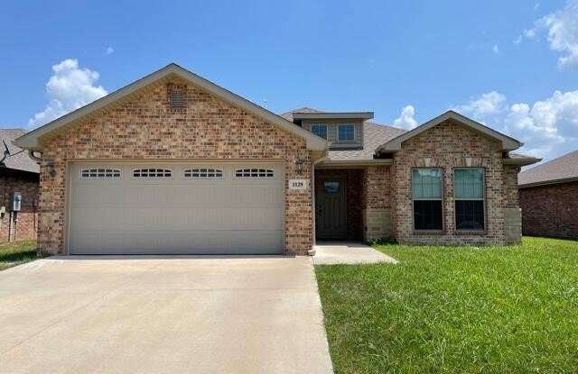 1129 N Oak Way Drive - 1129 North Oak Way Drive, Webb City, MO 64870