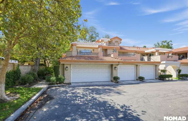 Stunning & Light-Filled 3BR/2.5BA End-Unit Townhome in Prime Valencia Gallery 1