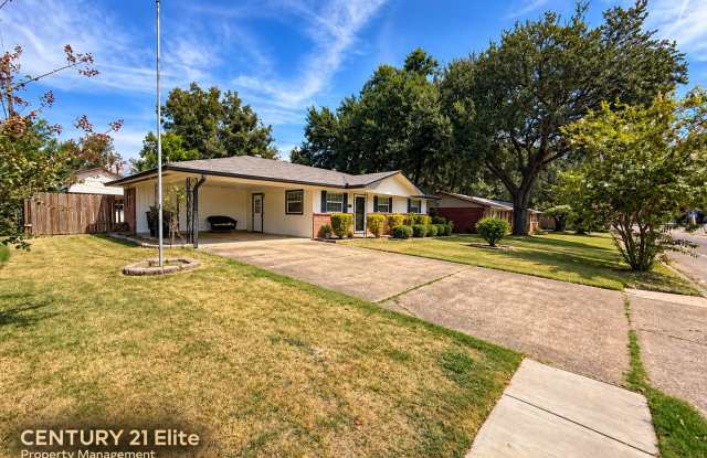 Bossier City Home with Large Fenced Backyard & Covered Patio Gallery 4