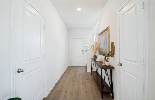 801 Sunrise Lane Gallery 4