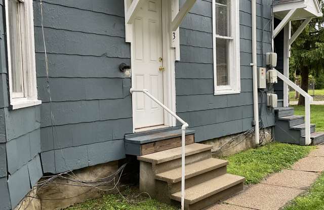 926 Columbia Avenue - 3 photos photos