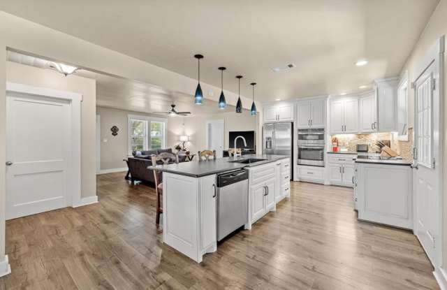 710 Apple St photos photos