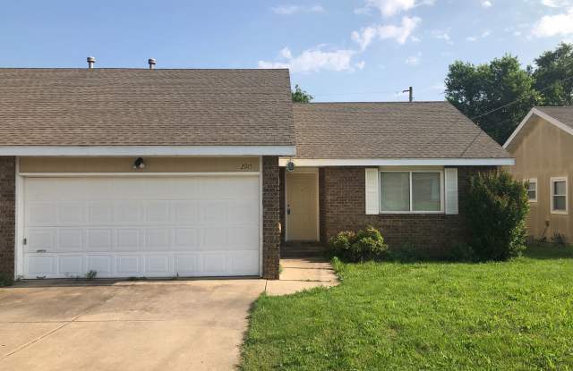 2915 W. Village Ln. - 2915 West Village Lane, Greene County, MO 65807
