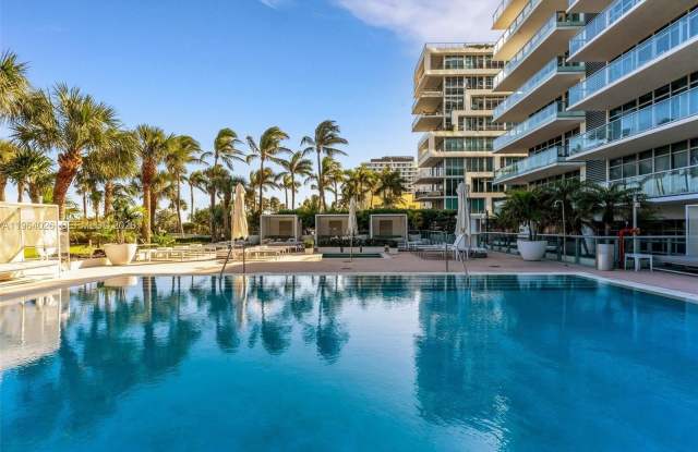 3737 Collins Ave photos photos