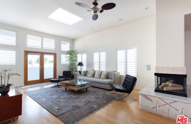 45 Navy ST - 45 Navy Street, Los Angeles, CA 90291