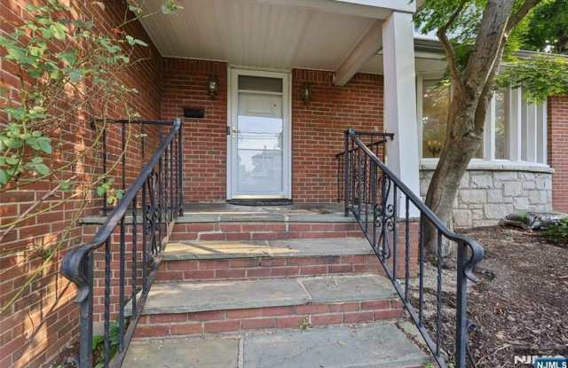 585 W Englewood Avenue Gallery 3