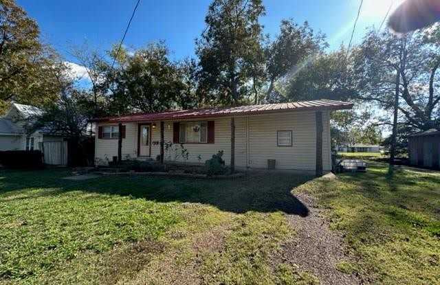 1007 Bishop Street - 1007 Bishop Street, Commerce, TX 75428