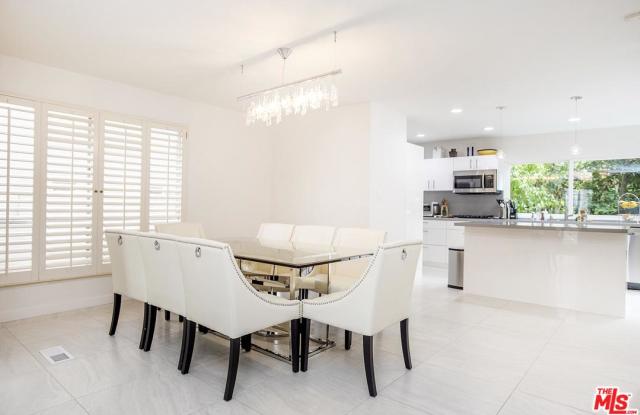 10389 SUMMER HOLLY Circle Gallery 2