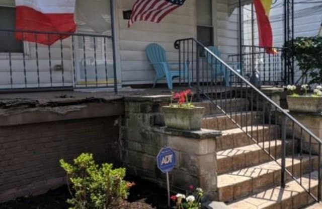 1905 Coltman Rd - 1905 Coltman Road, Cleveland, OH 44106