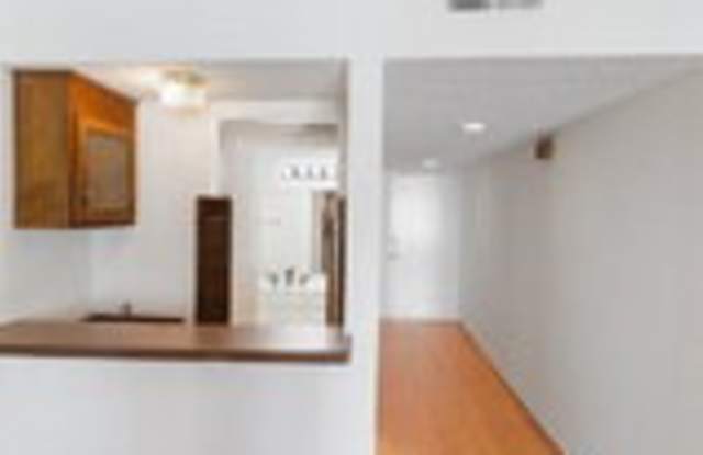 1242 South Barrington Avenue Gallery 2