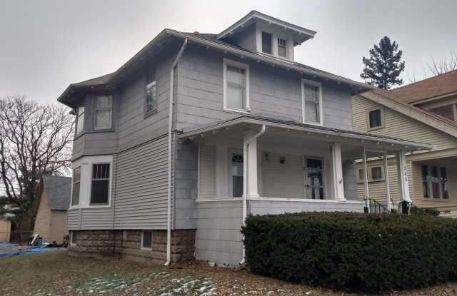 D098 - S West St 200 photos photos